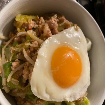 材料が余ってたので作ってみました！
ピリ辛の味付けと卵のマイルドさがとても美味しかったです！